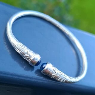 Bracelet vangovango saccalava à cabochon saphir bleu 100% argent artisanal pour enfant