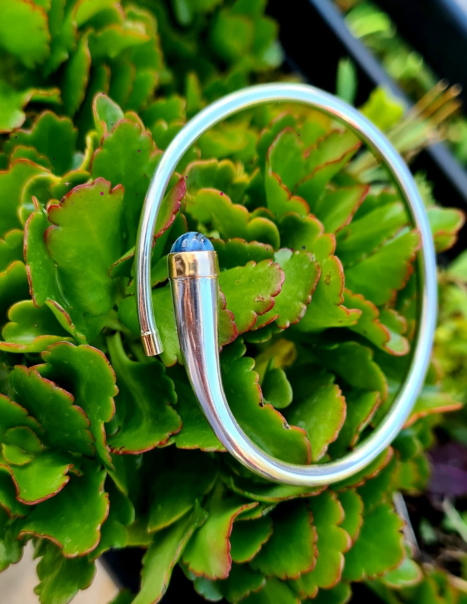 Jonc Bracelet lisse clou à cabochon saphir en Argent 925 et Or 18K pour Homme 100% Artisanal 25G