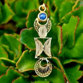 Pendentif Aloalo Filigrane avec un saphir étoilé en Or 18K 100% Artisanal 3G