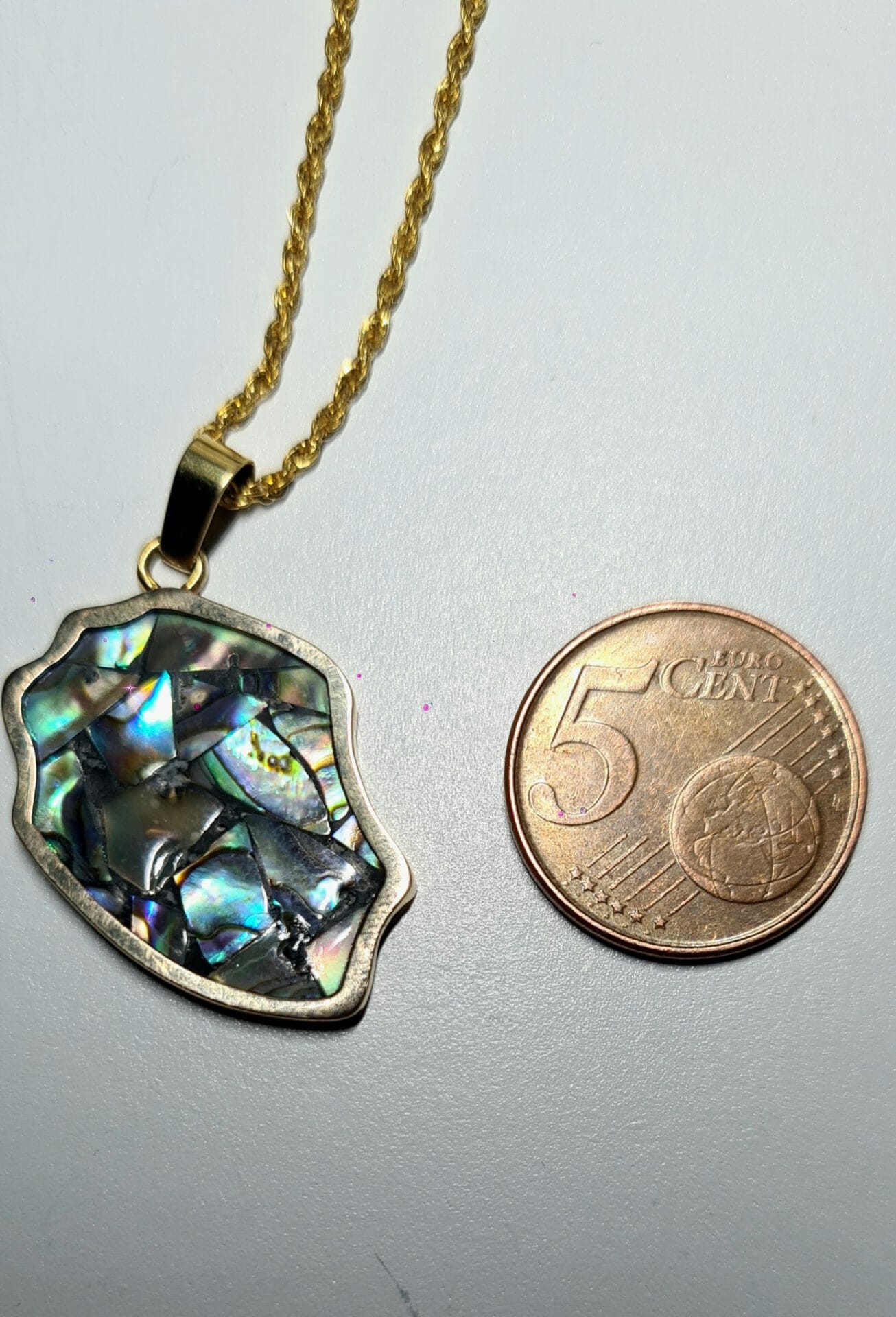 Pendentif carte La Réunion nacré d'ormeau 2.5G en OR 18K Artisanal – Image 3