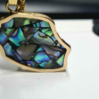 Pendentif carte La Réunion nacré d'ormeau 2.5G en OR 18K Artisanal