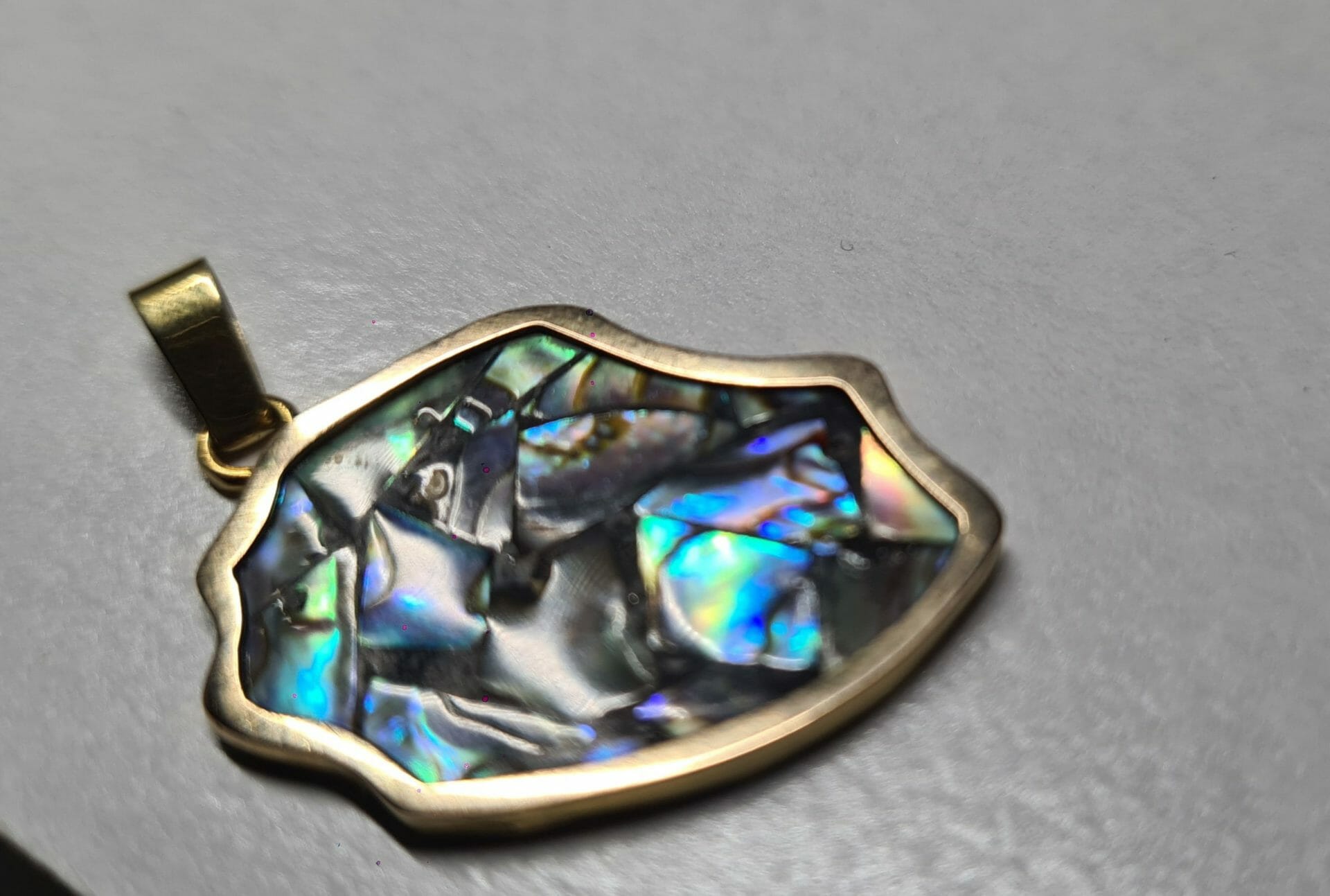 Pendentif carte La Réunion nacré d'ormeau 2.5G en OR 18K Artisanal – Image 4