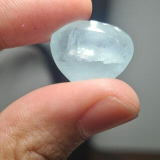 Pierre Beryl bleu forme de cœur taillée