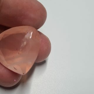 Pierre Quartz rose taillée de Madagascar