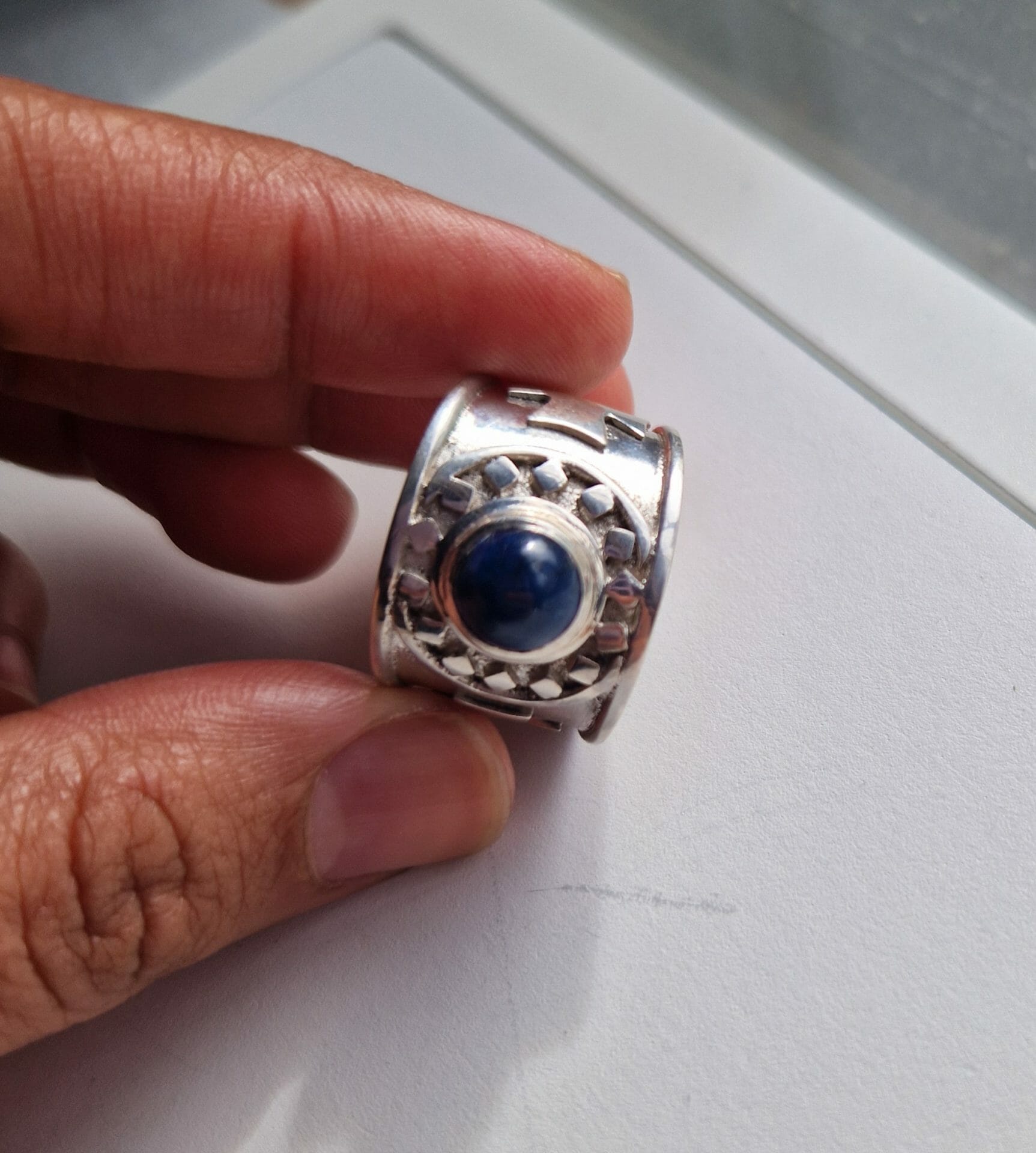 Bague gothique pour homme en argent 925 et saphir artisanal 10G – Image 4