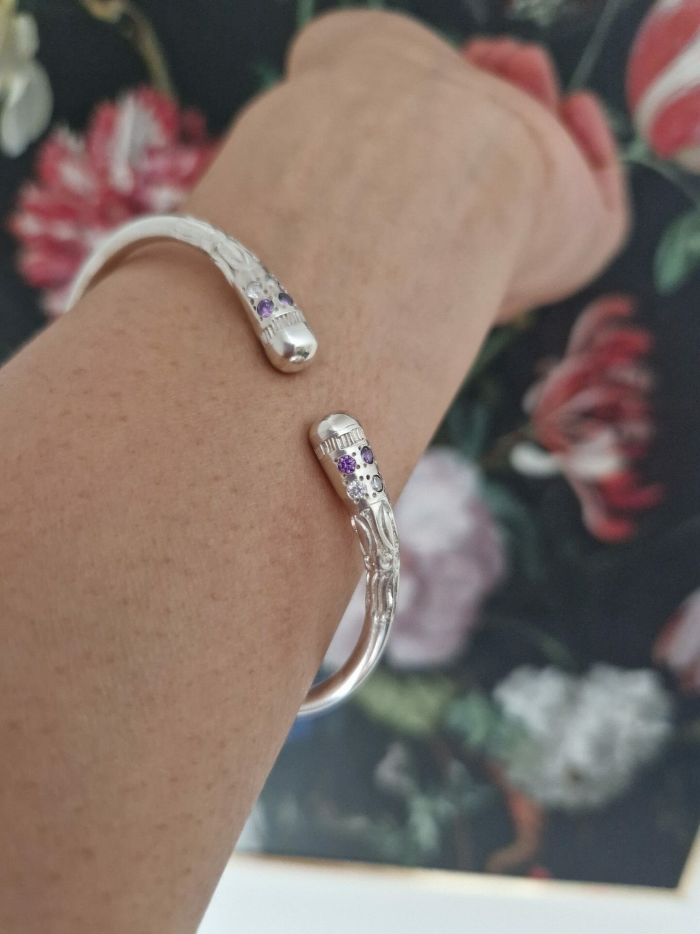 Jonc vangovango bout rond en argent 925 sertie d'améthyste 20G