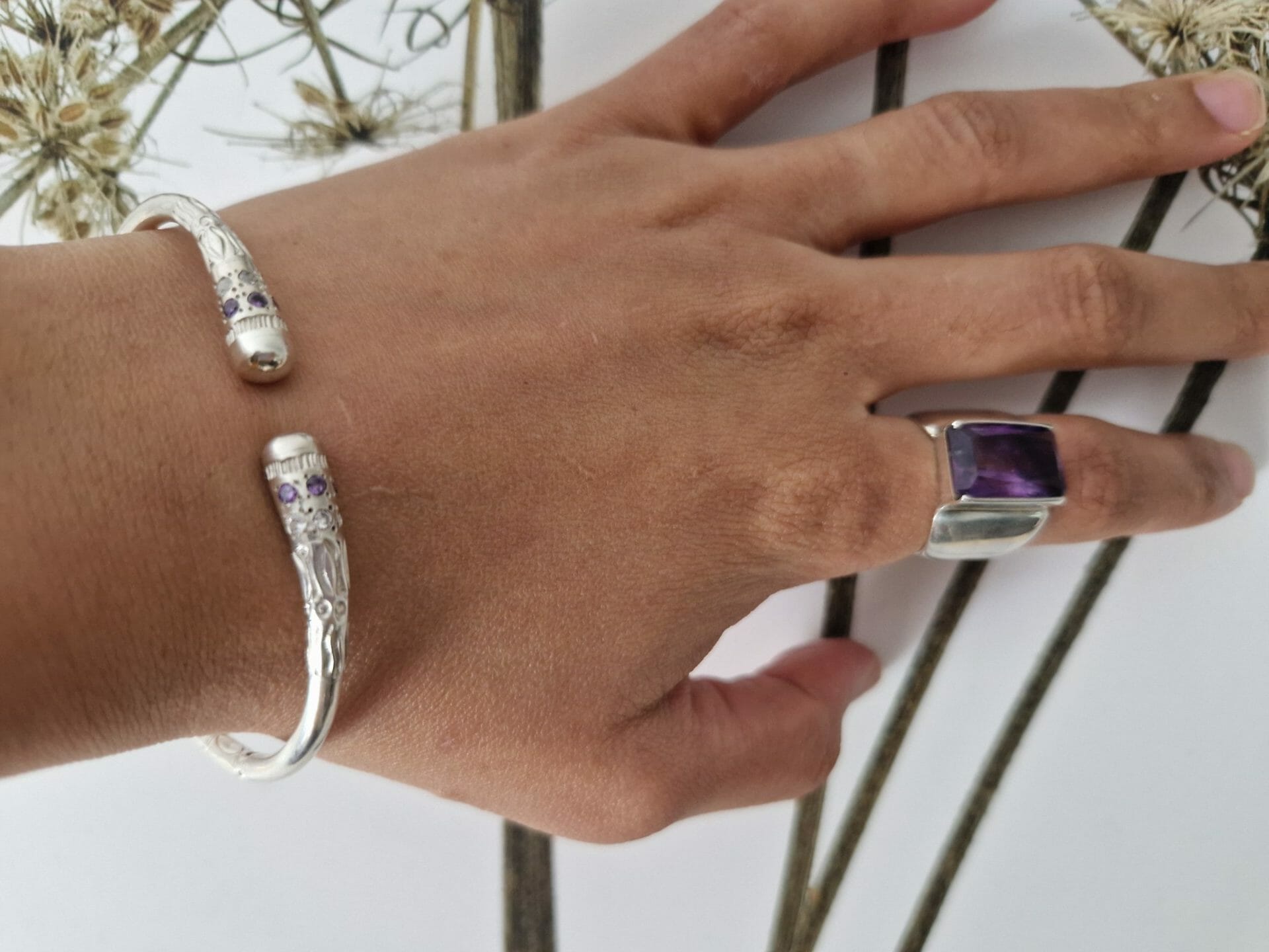 Jonc vangovango bout rond en argent 925 sertie d'améthyste 20G – Image 4