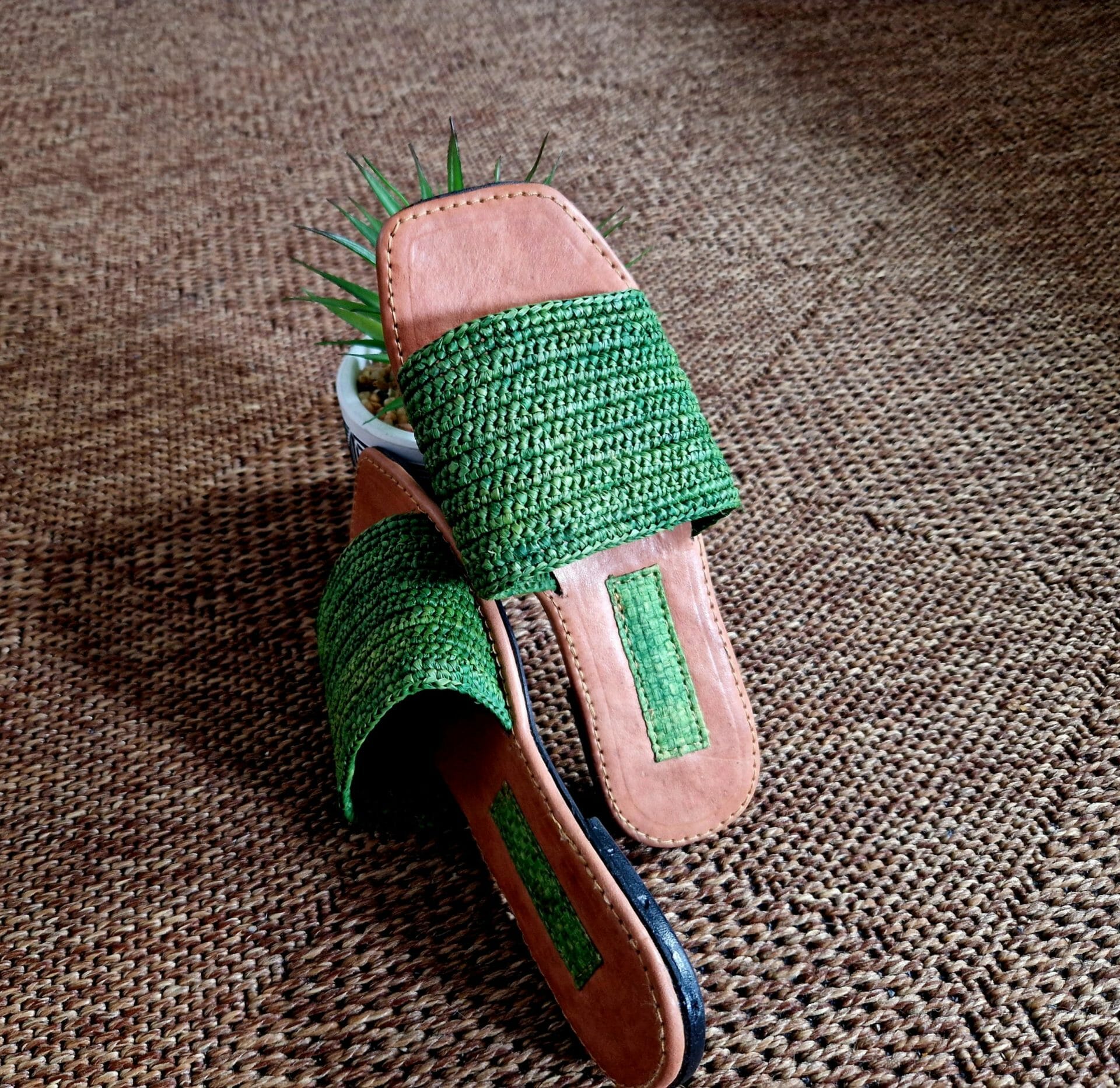 Sandale 100% artisanale en cuir et en raphia pour femme verte pointure 38 – Image 4