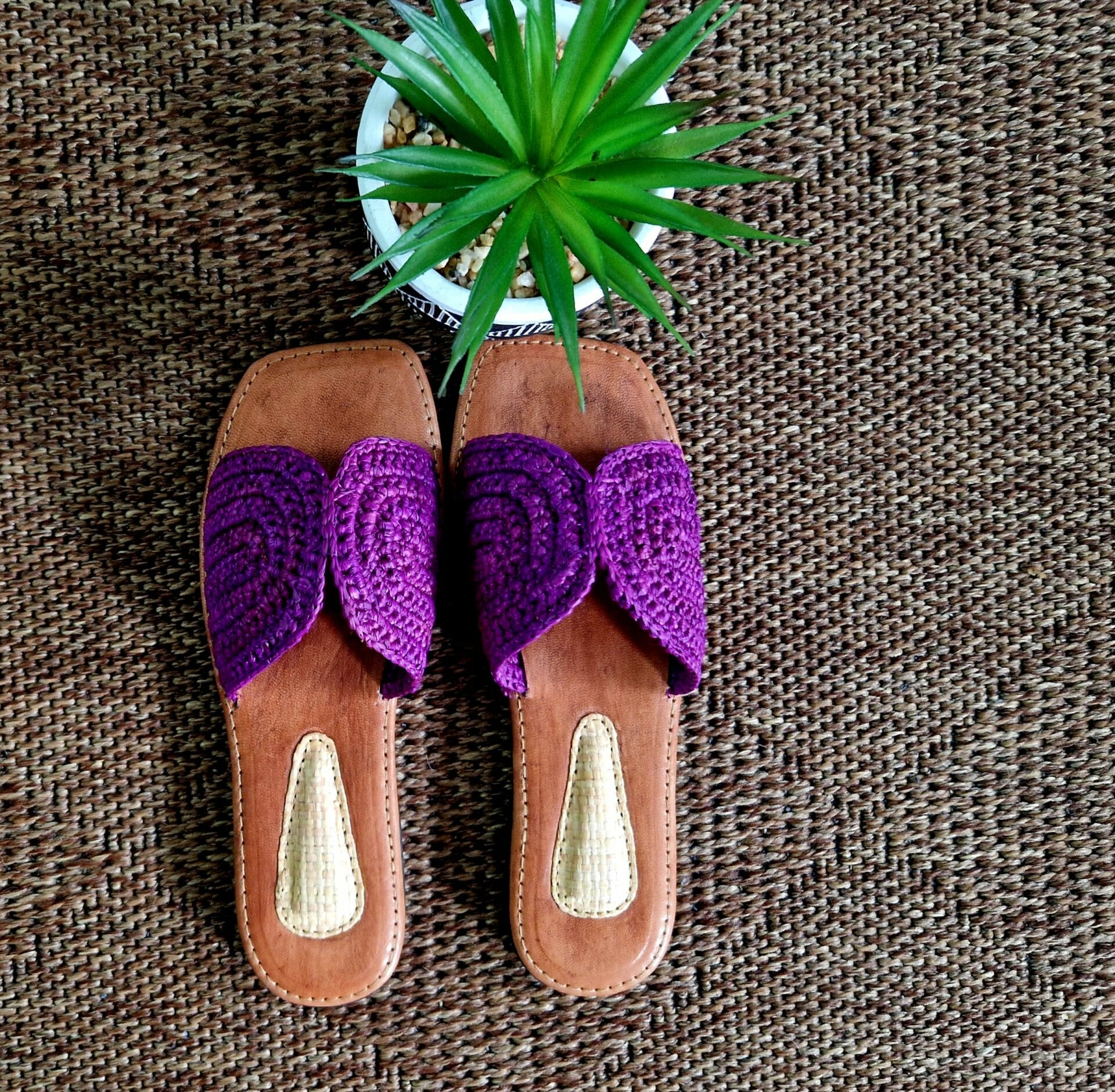 Sandale 100% artisanale en cuir et en raphia en X pour femme Violet pointure 40