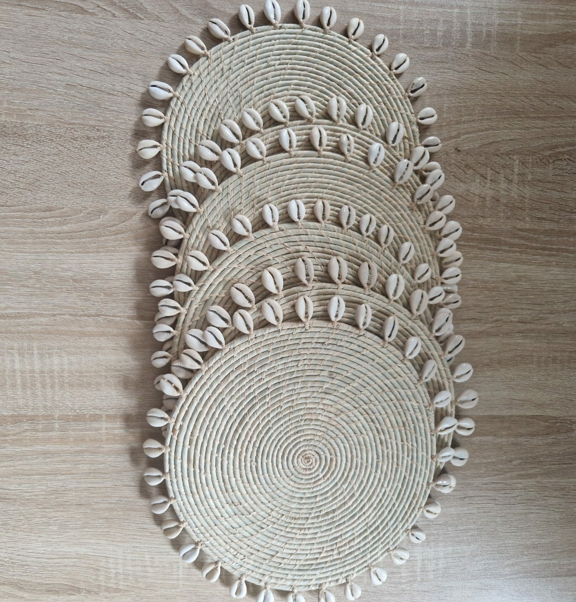 6 Set de table en fibre naturelle raphia et coquillage 100% artisanal – Image 3