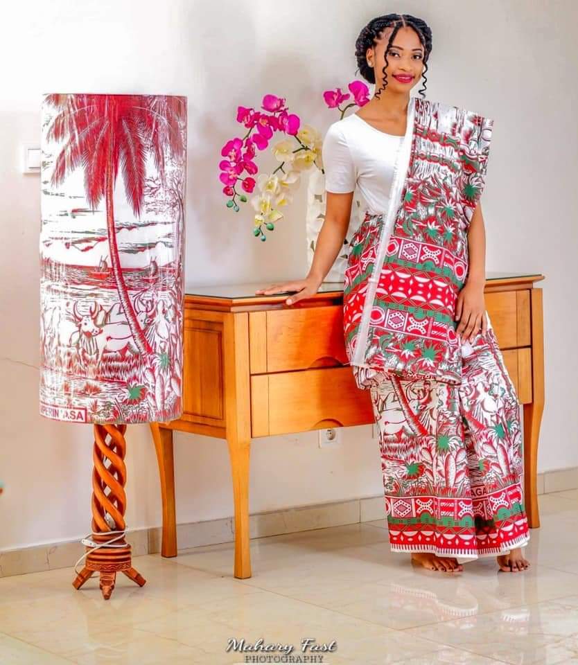 "LAMBAOINE" Ensemble pagne traditionnel Malagasy