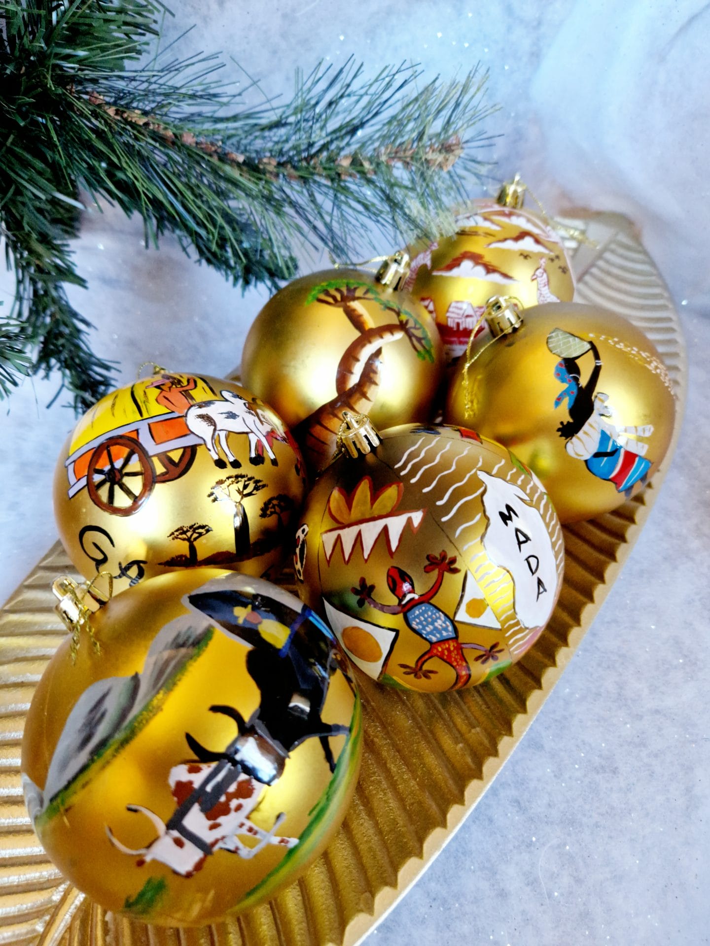 6 Boules de Noël/ décoration de Noël/collection NOËL ARTISANAL/ Madagascar