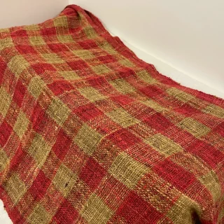 Châle en Soie Sauvage de Madagascar carreau rouge