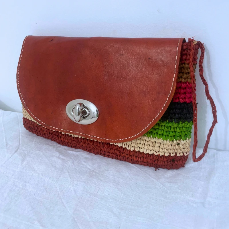 Pochette en Raphia Multicolore avec Cuir et Fermoir en Argent