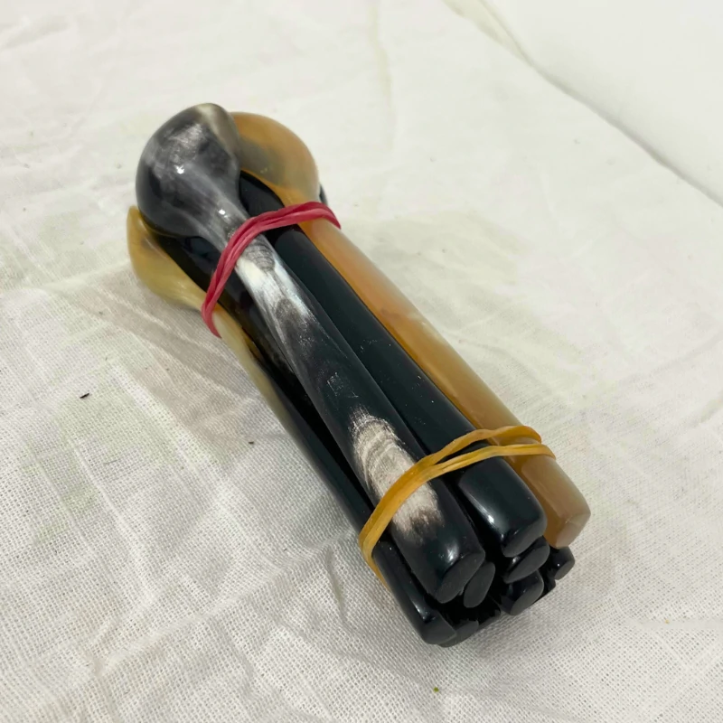 Lot de Petites Cuillères en Corne de Zébu