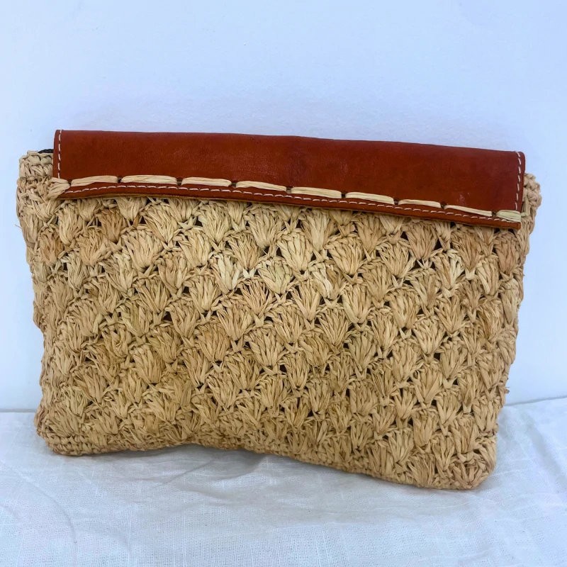 Pochette à Main en Raphia et Cuir Naturel
