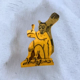 Sculpture en Bois – Aimant Réfrigérateur avec Dessin de Lémurien