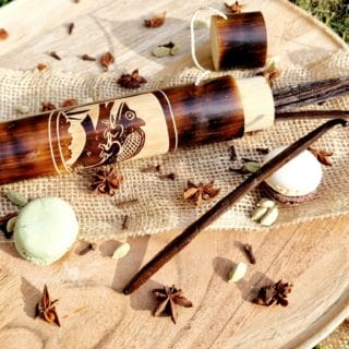 Tube artisanale en bambou et 5 gousses de Vanille de Madagascar 16-18cm /Collection VAVASAHA