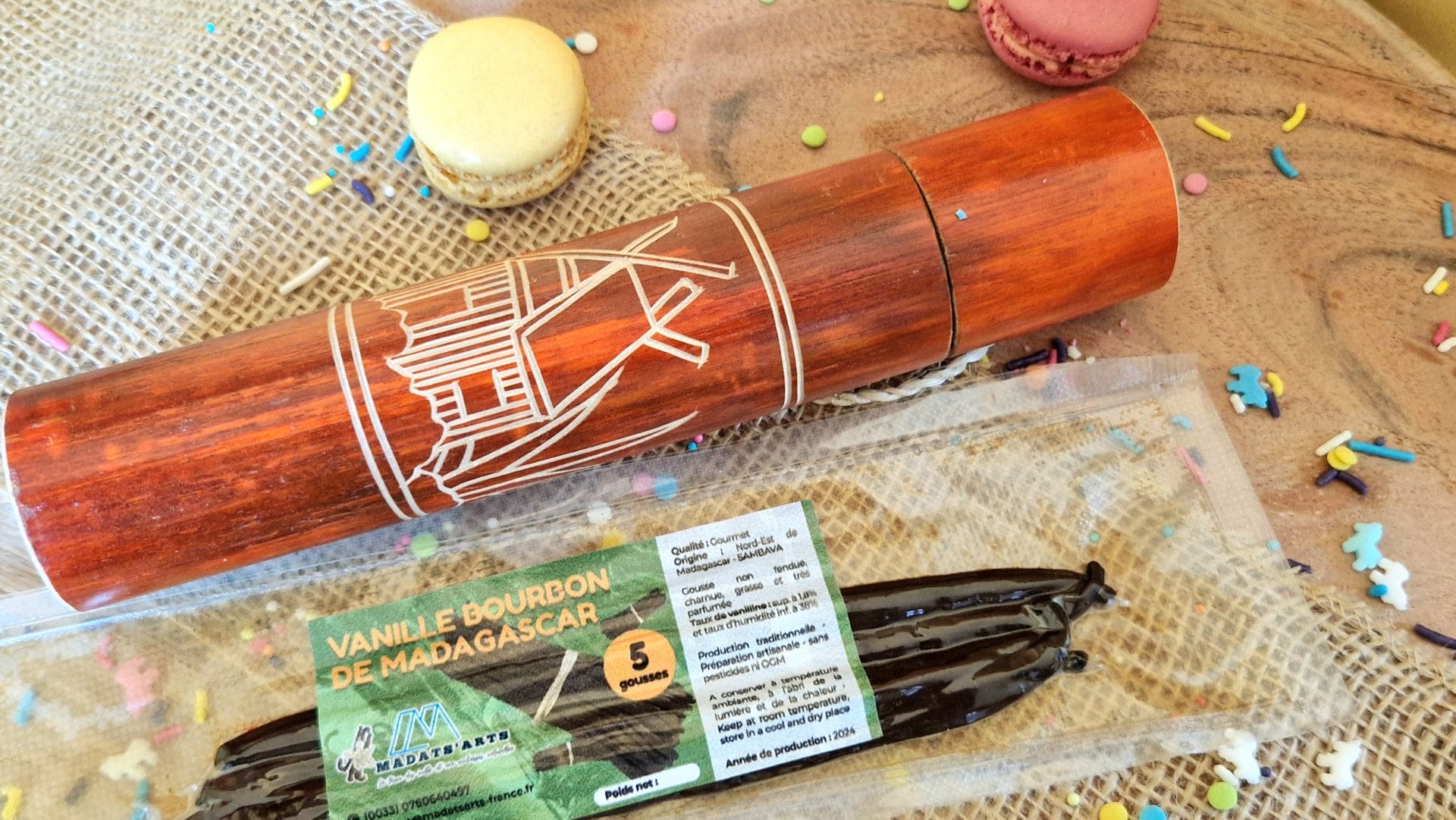 Tube artisanale en bambou et 5 gousses de Vanille de Madagascar 16-18cm /Collection VAVASAHA – Image 11
