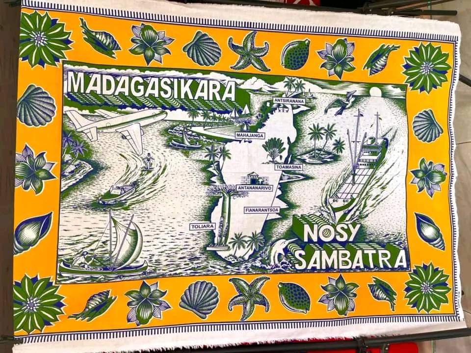 1 Salova/LAMBAOINE/Pagne traditionnel Malagasy