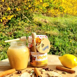 500gr de Miel de Litchi et une cuillère/ Miel de Sud-est de Madagascar