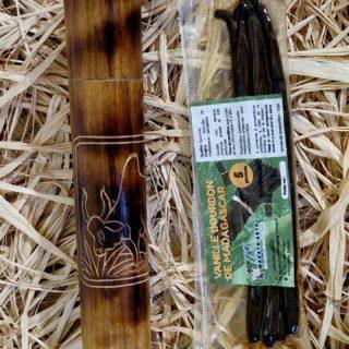 Tube artisanale en bambou et 5 gousses de Vanille de Madagascar 16-18cm /Collection VAVASAHA