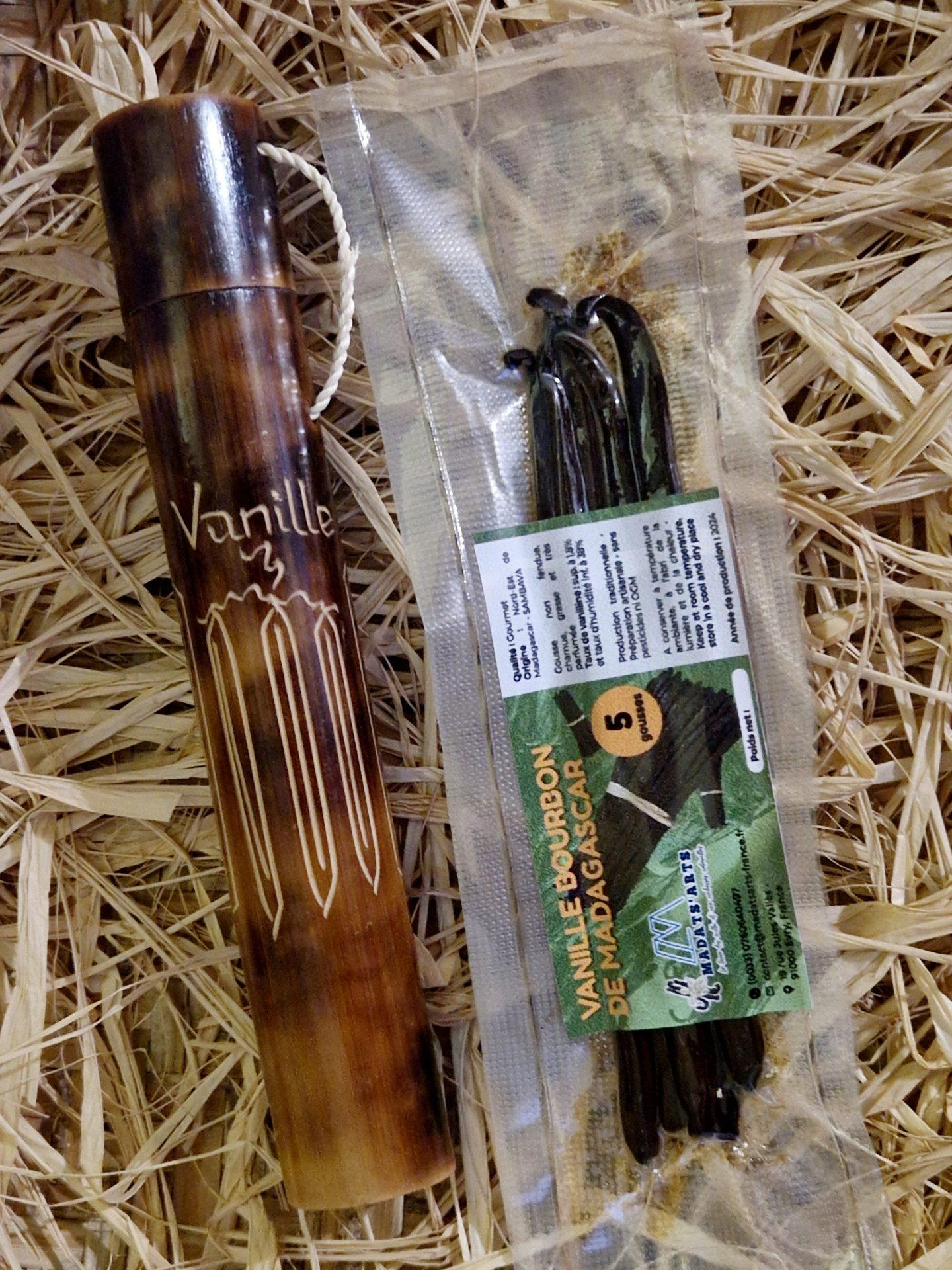 Tube artisanale en bambou et 5 gousses de Vanille de Madagascar 16-18cm /Collection VAVASAHA – Image 11